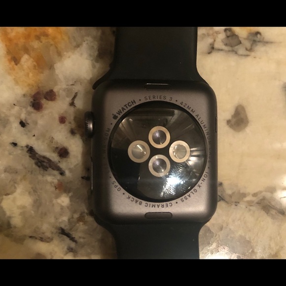 Apple Watch Series 3 GPS Space Gray, screen crack! - Picture 6 of 7